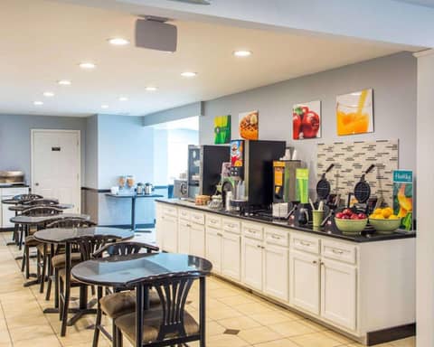 Quality Inn & Suites North-Polaris — photo 6