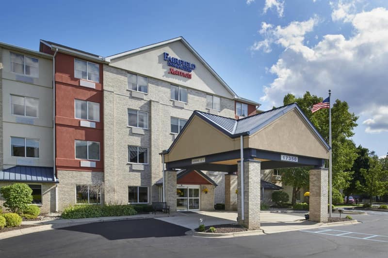 Fairfield Inn & Suites Detroit Livonia — building
