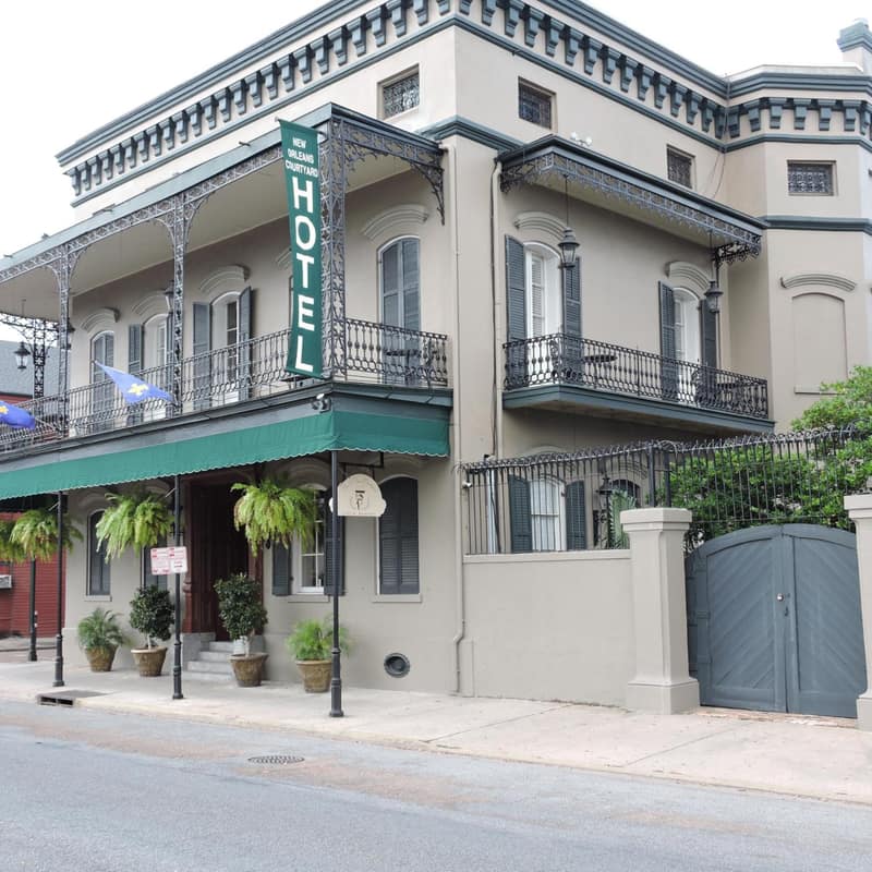 New Orleans Courtyard Hotel by the French Quarter — building