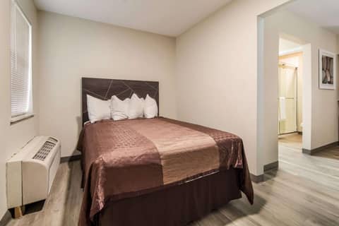 Quality Inn & Suites Dallas-Cityplace — photo 5