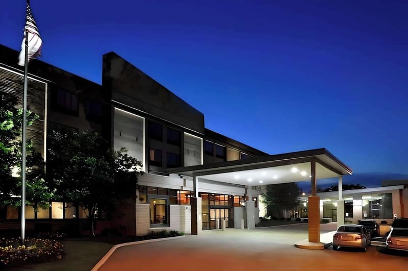 Comfort Suites Milwaukee West — photo 1