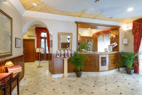 Hotel Boccaccio — recepcion & lobby