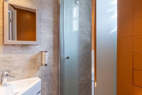 Hôtel Baldi by Magna Arbor — bathroom