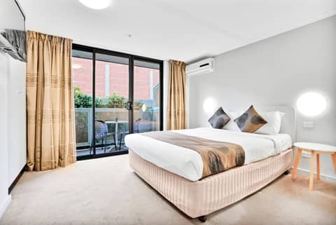 Carlton Lygon Lodge - Close to Melbourne Uni — hotel room