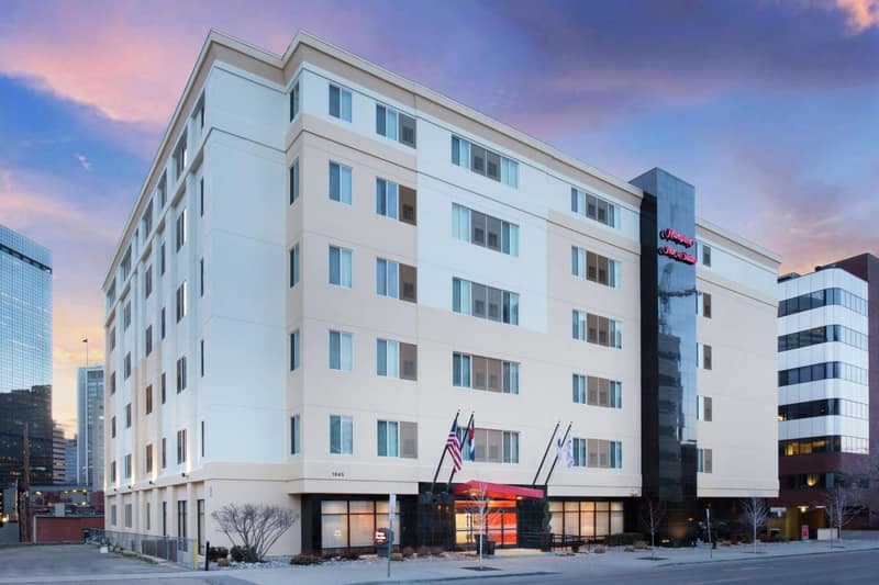 Hampton Inn & Suites Denver-Downtown — building