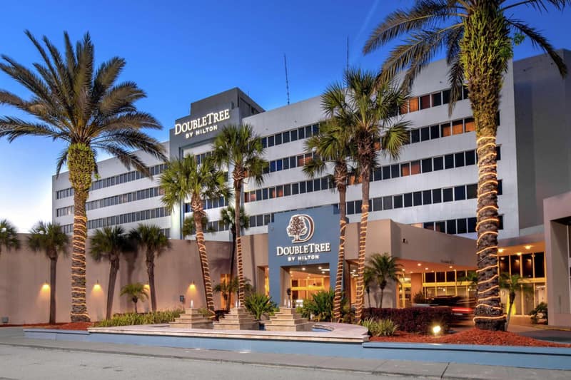 DoubleTree by Hilton Hotel Jacksonville Airport — building