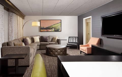 Embassy Suites by Hilton Philadelphia Airport — photo 9