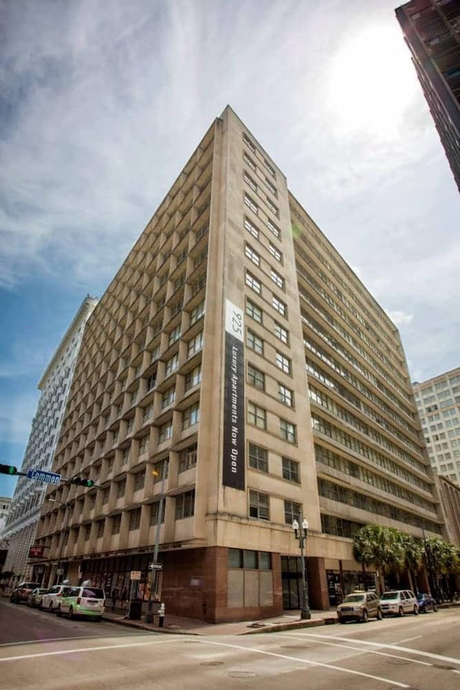 Spacious Modern Condos near French Quarter — building