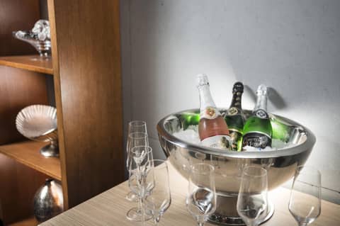 Bo33 Hotel Family & Suites — dining