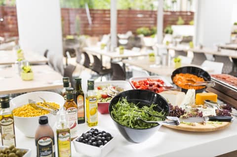 Bo33 Hotel Family & Suites — dining