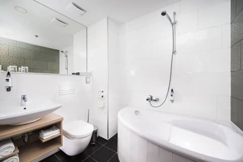 Bo33 Hotel Family & Suites — bathroom