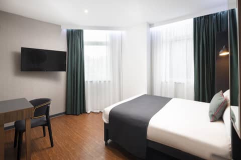 Point A Hotel London Kings Cross – St Pancras — hotel room