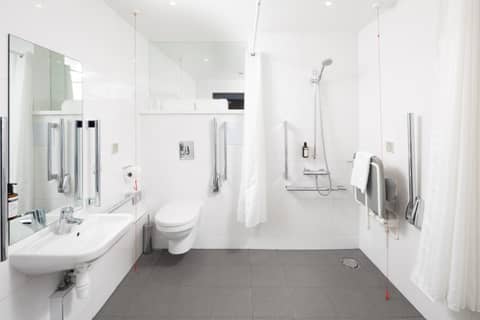 Point A Hotel London Kings Cross – St Pancras — bathroom
