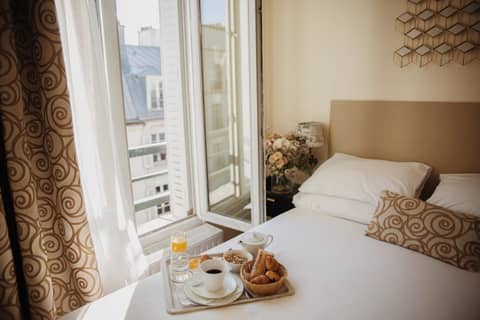 Arcadie Montparnasse — hotel room