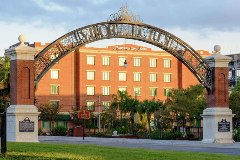 Hampton Inn & Suites Tampa Ybor City Downtown — building