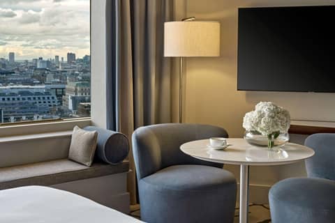London Hilton on Park Lane — hotel room