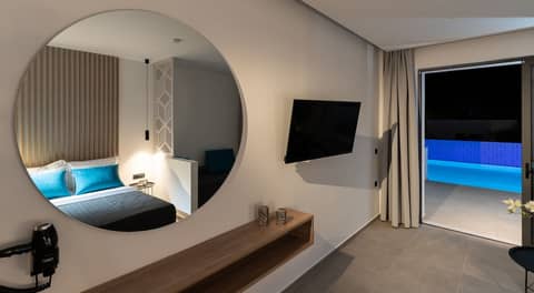 Zoes Hotel & Suites — photo 8