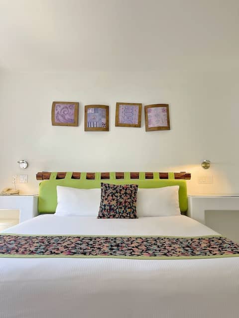 Seven Crown Express & Suites by Kavia — photo 6