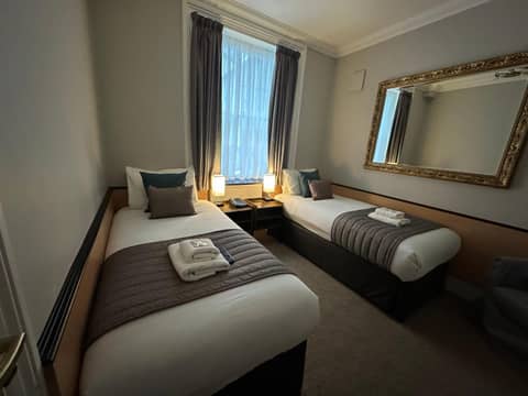 Tudor Court Hotel — hotel room