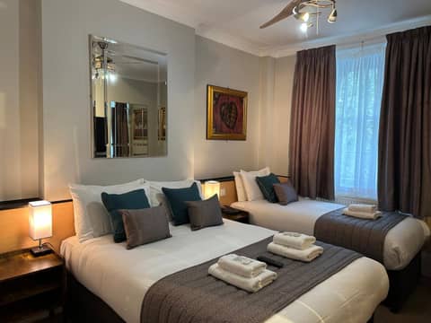 Tudor Court Hotel — hotel room