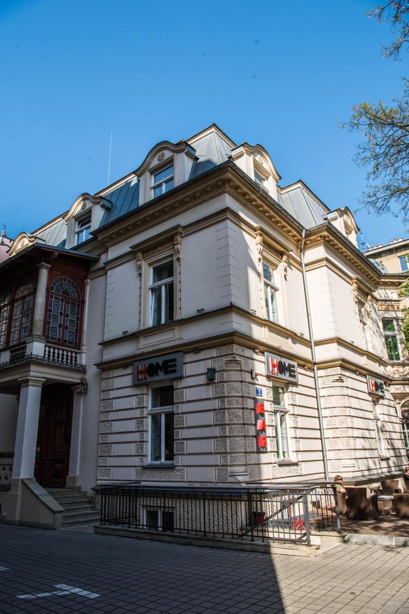 Home Aparthotel — building