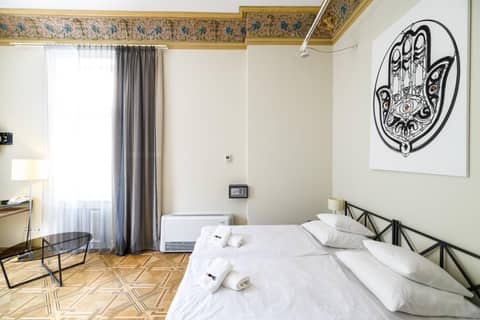 Home Aparthotel — hotel room