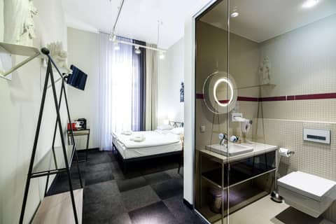 Home Aparthotel — hotel room