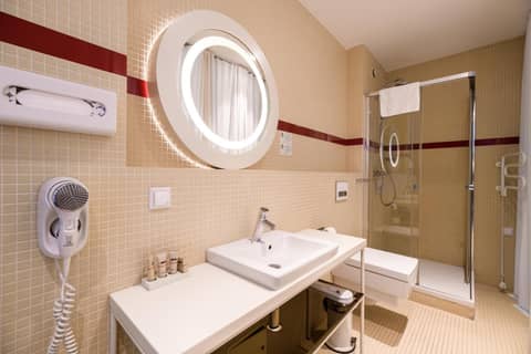 Home Aparthotel — bathroom