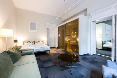 Home Aparthotel — hotel room