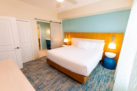Holiday Inn Club Vacations Myrtle Beach Oceanfront — hotel room