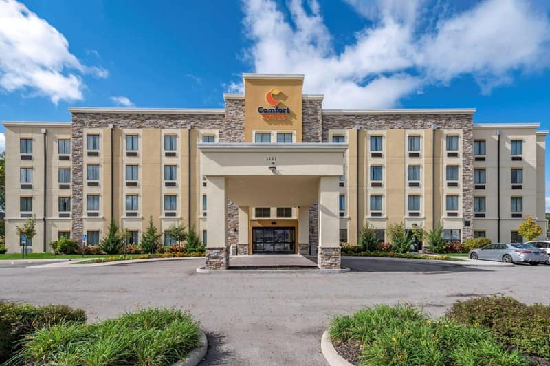 Comfort Suites Columbus Airport — building