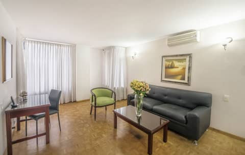 Aparta Suites Torre Poblado — photo 8