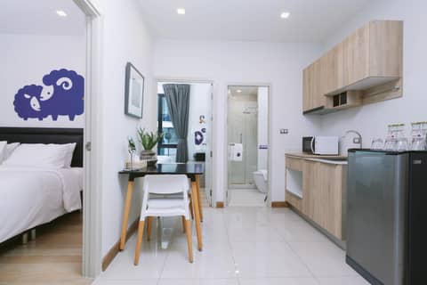 Kokotel Bangkok Sukhumvit 50 — hotel room