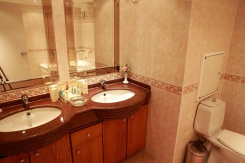 Ramada by Wyndham Sofia City Center — photo 6