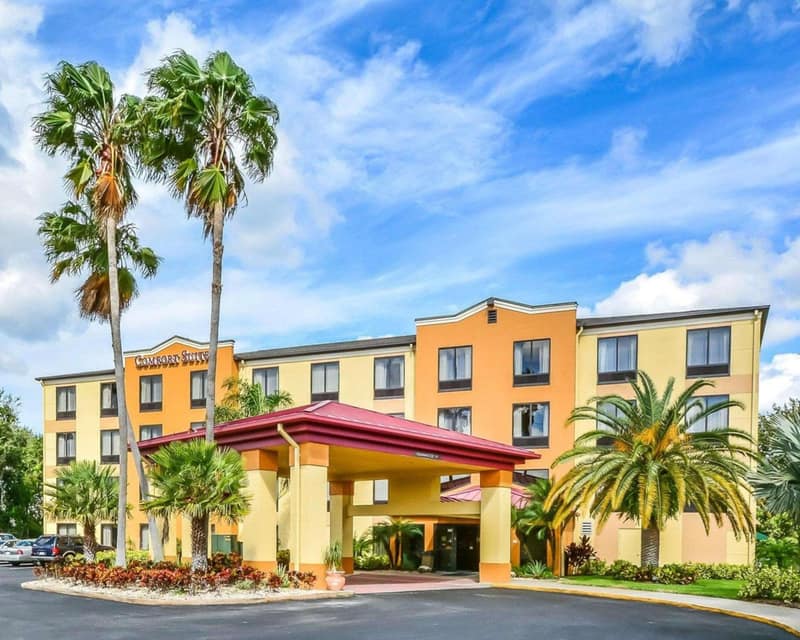 Comfort Suites Tampa - Brandon — building