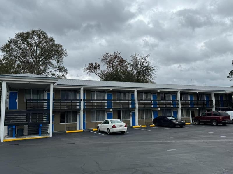 Midtown Lodge — building