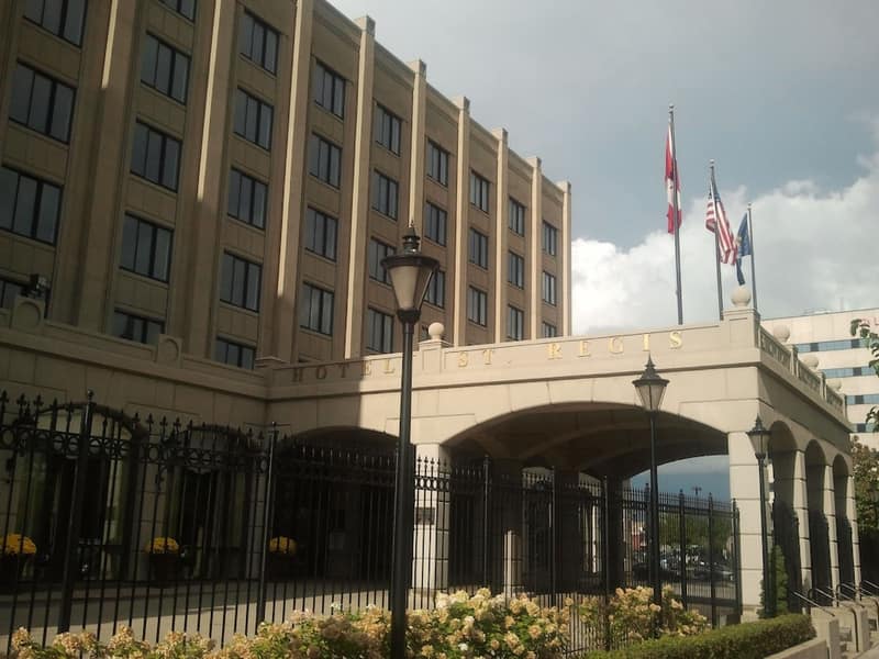 Hotel St. Regis — building