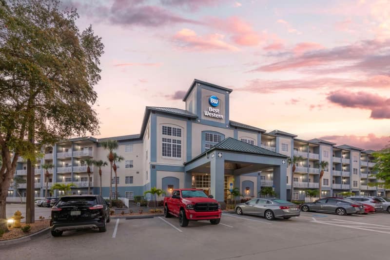 Best Western Naples Plaza Hotel — building