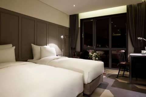 9 Brick Hotel — hotel room