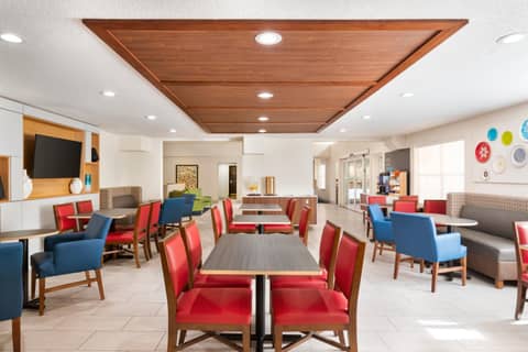 Holiday Inn Express & Suites Sarasota East by IHG — photo 9