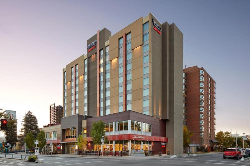 Fairfield Inn & Suites by Marriott Calgary Downtown — building