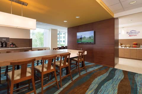 Fairfield Inn & Suites by Marriott Calgary Downtown — photo 2