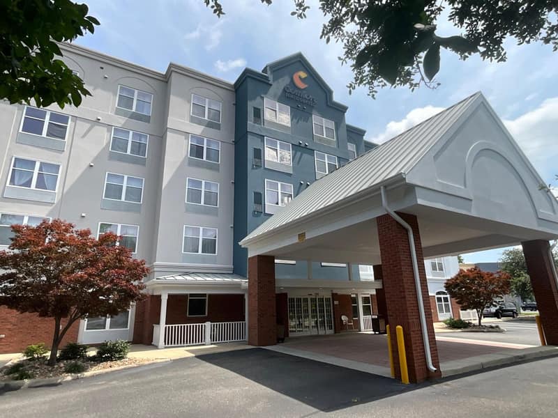 Comfort Inn & Suites Virginia Beach - Norfolk Airport — building
