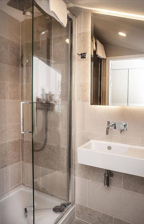 NOX Golders Green — bathroom