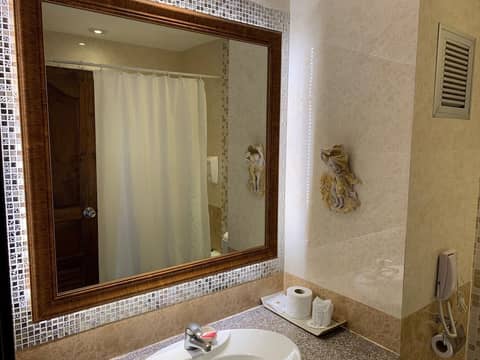 Rita Resort and Residence — bathroom