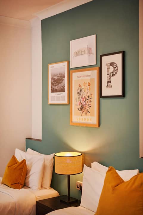 Huttons Hotel, Victoria London — hotel room