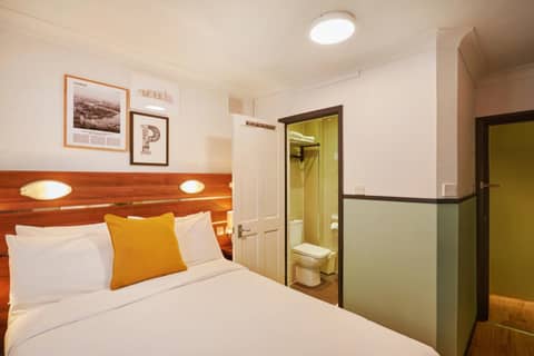 Huttons Hotel, Victoria London — hotel room