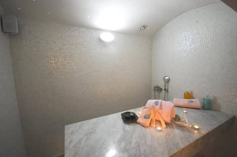 Oum Palace Hotel & Spa — bathroom