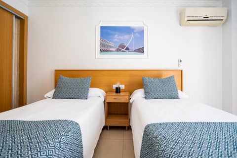 Hostal RR Feria by Beleret — hotel room