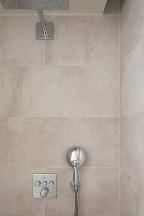 Hôtel des Champs-Elysées — bathroom